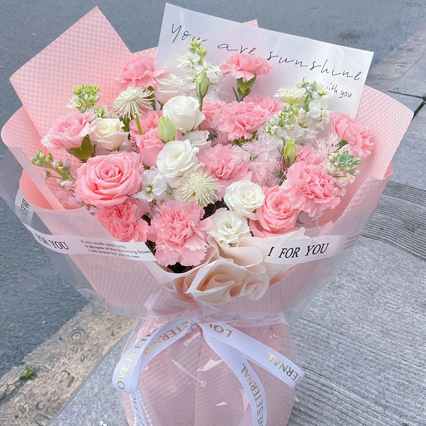 11枝粉色康乃馨粉玫瑰混搭鮮花束|溫柔以待