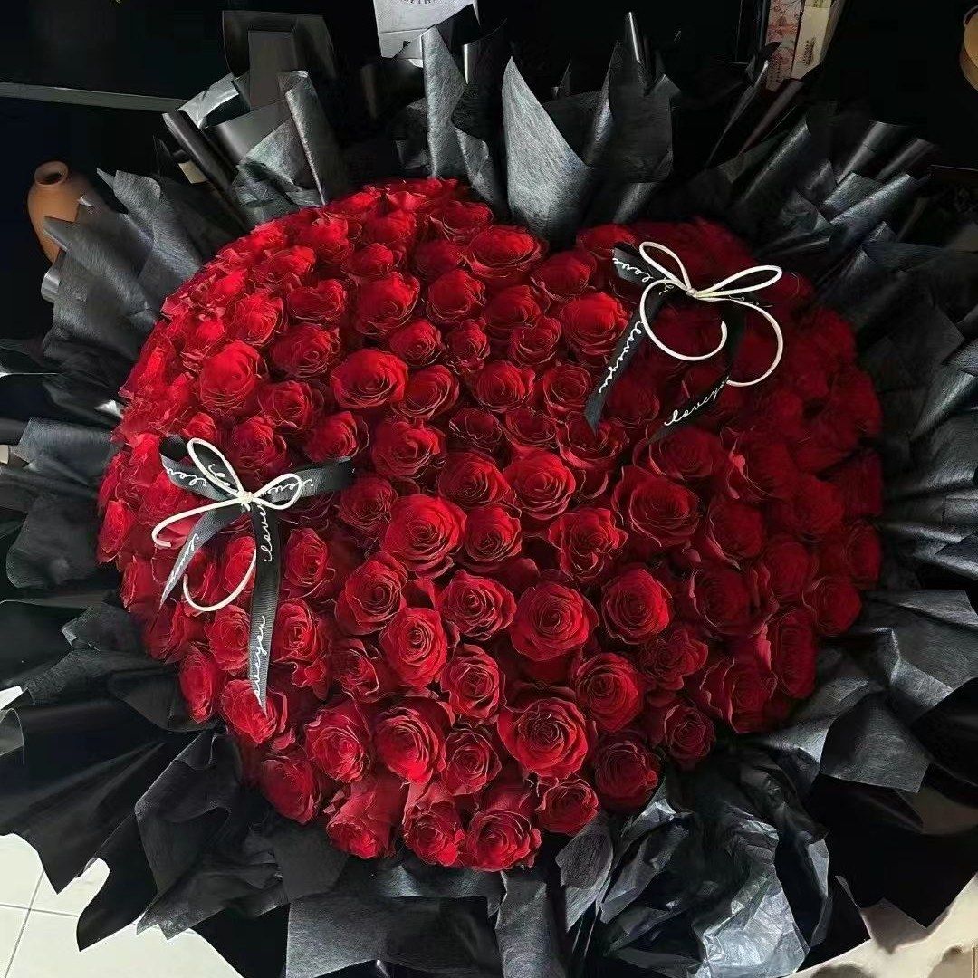 99枝紅玫瑰心形鮮花束|Red Rose Fresh Bouquet