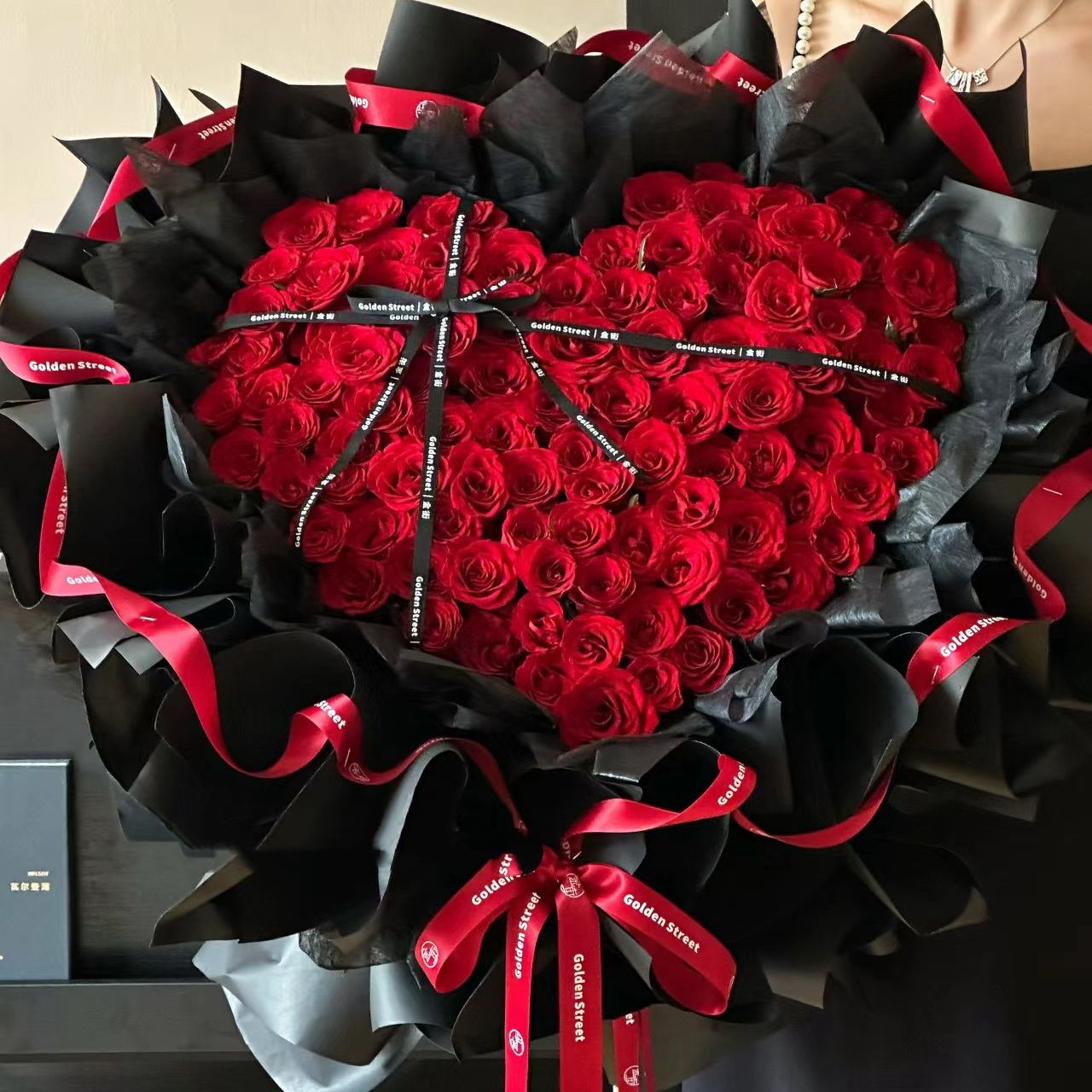 99枝芭蕾風紅玫瑰心形鮮花束|Red Rose Fresh Bouquet