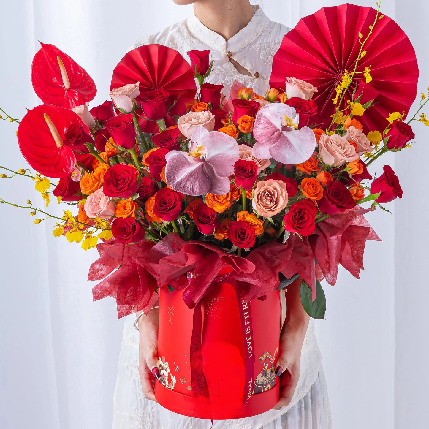 【鴻運當頭】紅玫瑰卡布奇諾蝴蝶蘭混搭鮮花桶