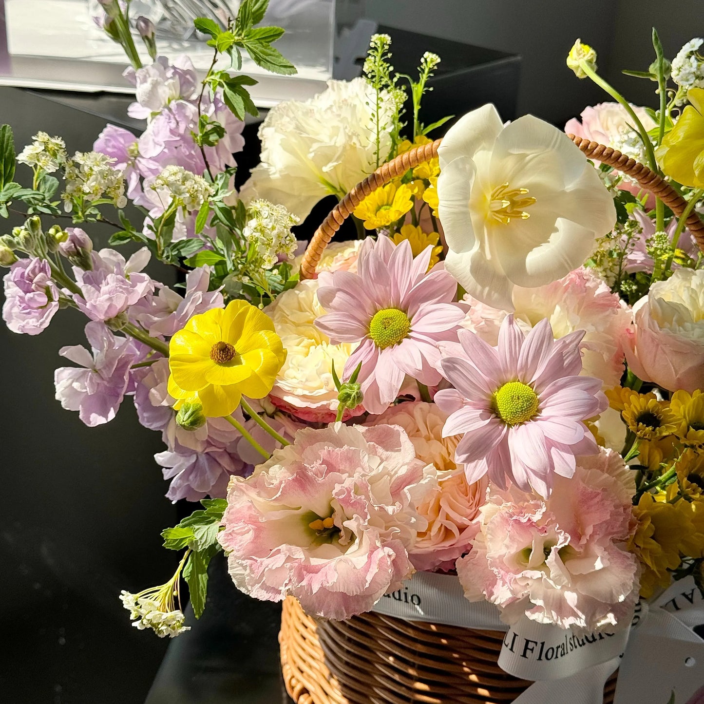 【春色三分】鬱金香混搭鮮花籃