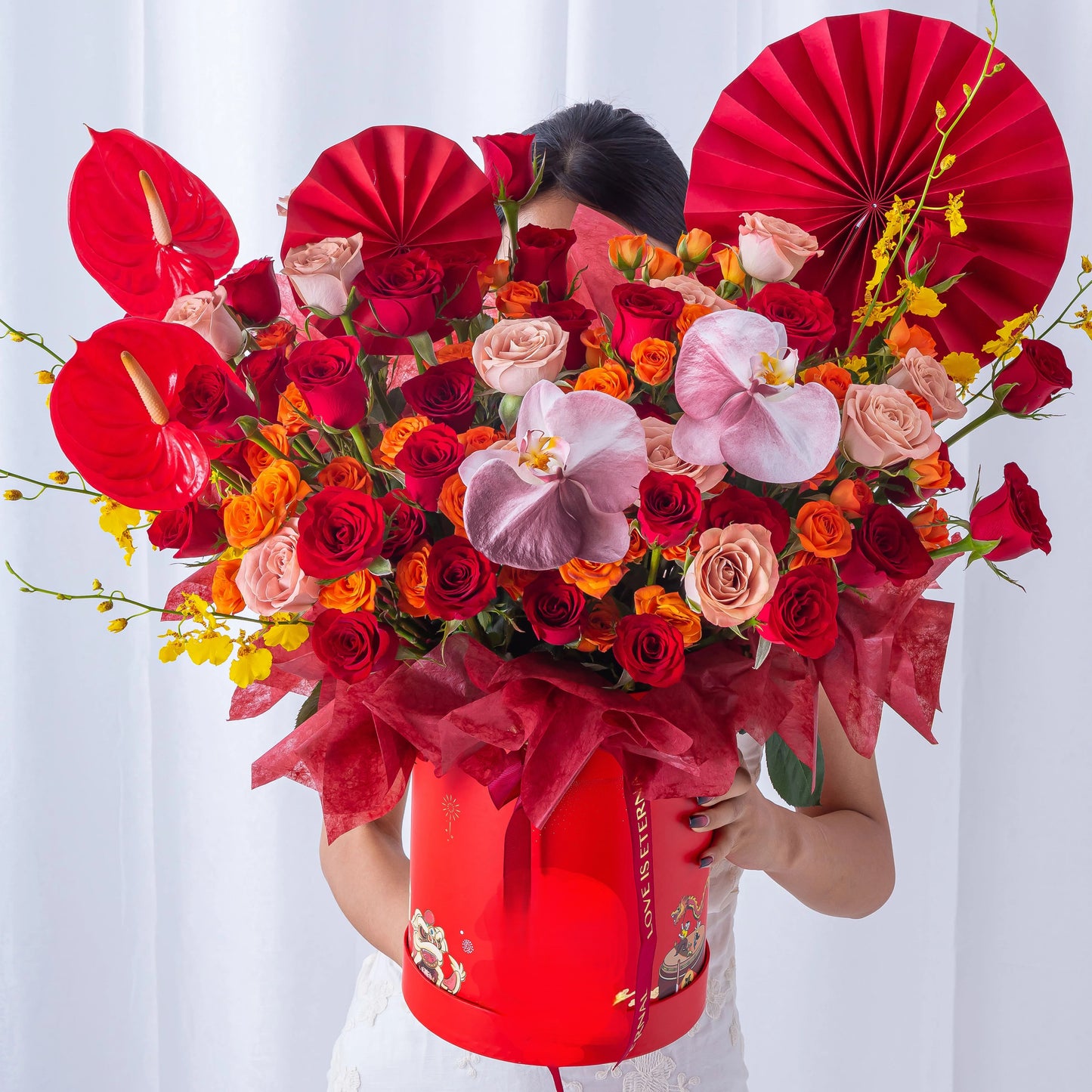 【鴻運當頭】紅玫瑰卡布奇諾蝴蝶蘭混搭鮮花桶