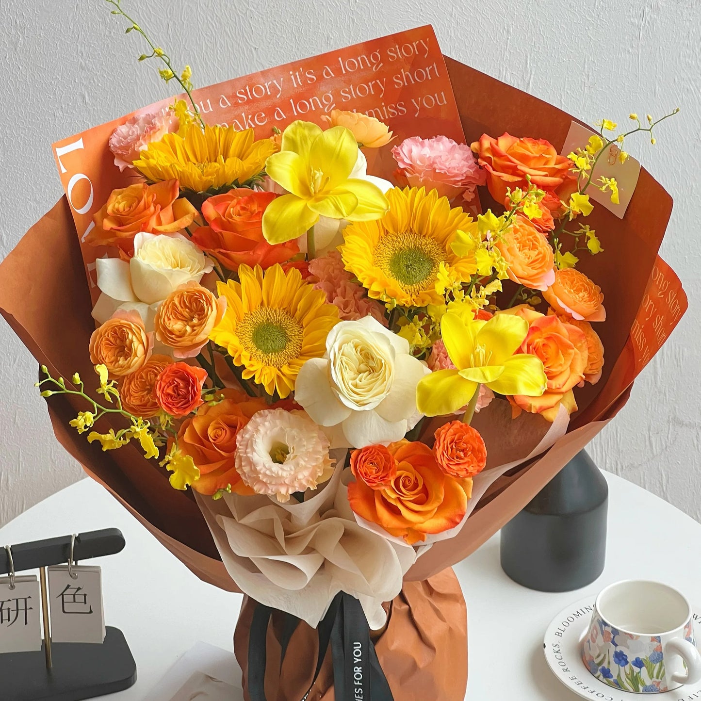 【橙心如意】橙玫瑰向日葵蝴蝶蘭混搭鮮花束