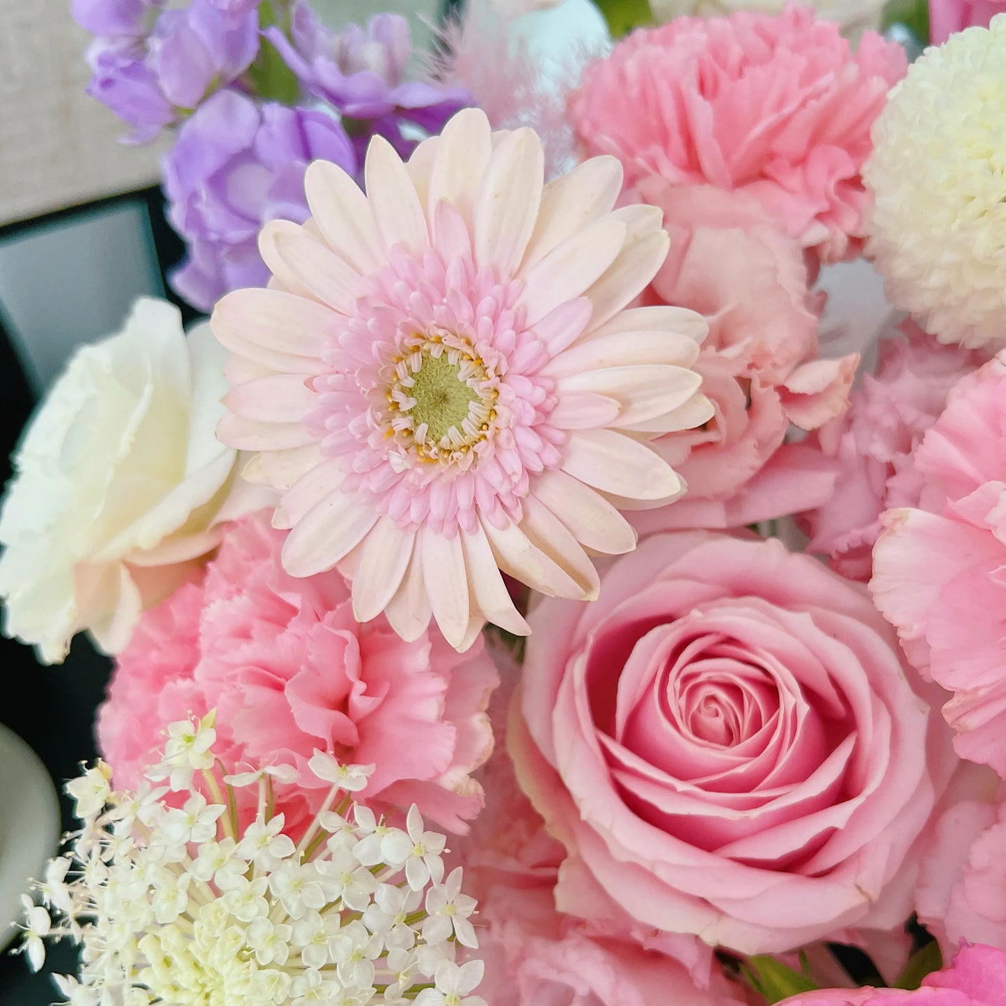 【滿心歡喜】粉雪山紫玫瑰康乃馨混搭鮮花桶