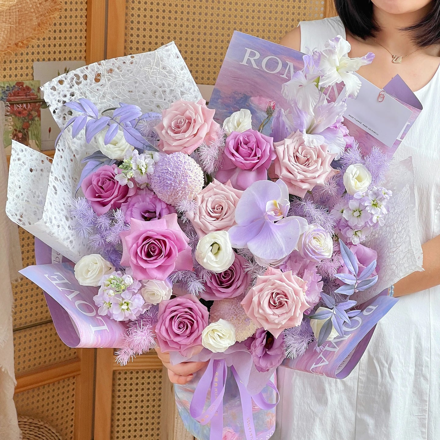 【幸運有你】紫玫瑰曼塔蝴蝶蘭混搭鮮花束