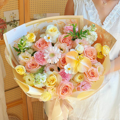 【梵谷金暉】朱小姐康乃馨奶油杯混搭鮮花束