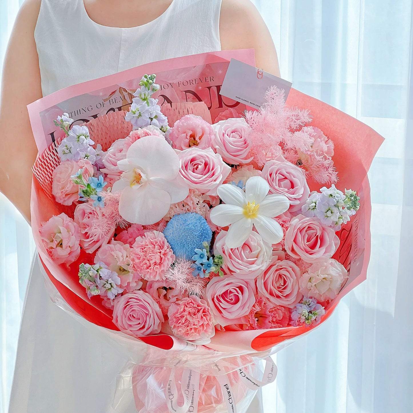 【晨曦絮語】粉雪山康乃馨鬱金香混搭鮮花束