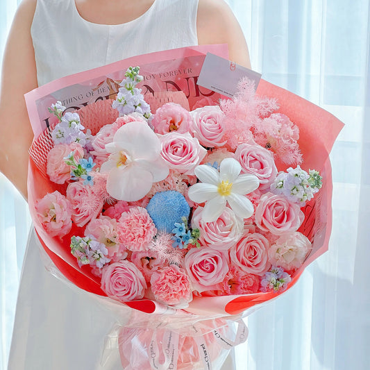 【晨曦絮語】粉雪山康乃馨鬱金香混搭鮮花束