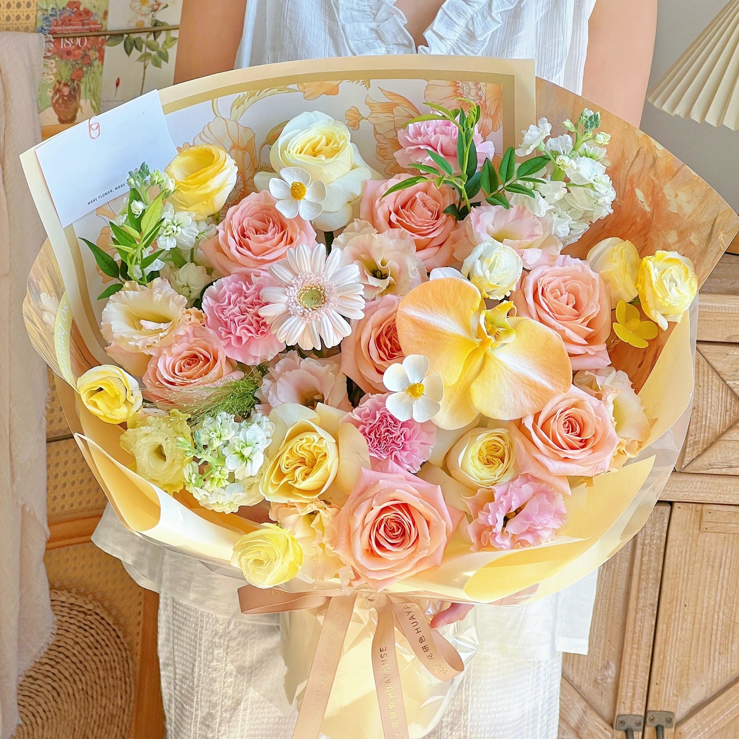 【梵谷金暉】朱小姐康乃馨奶油杯混搭鮮花束