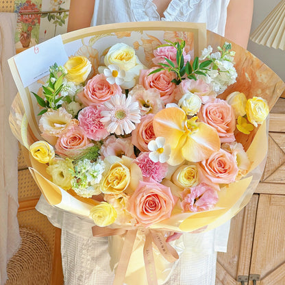 【梵谷金暉】朱小姐康乃馨奶油杯混搭鮮花束