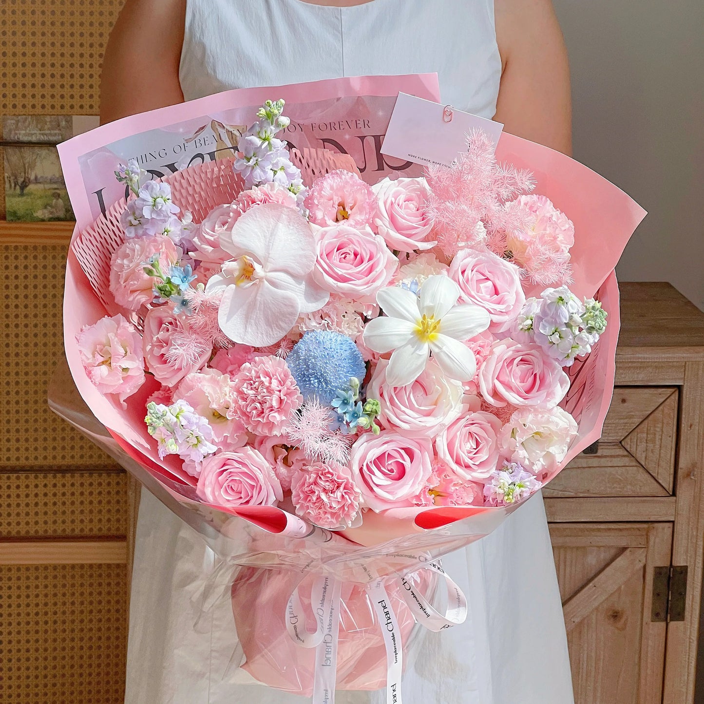 【晨曦絮語】粉雪山康乃馨鬱金香混搭鮮花束