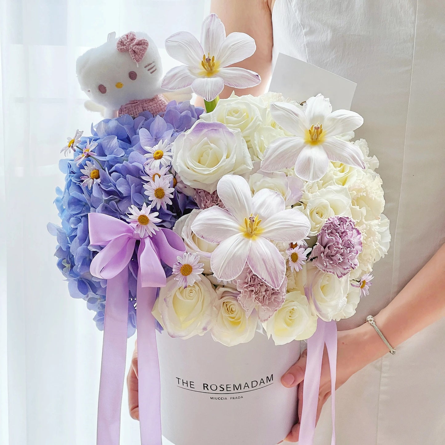 【憩花房】白玫瑰繡球鬱金香混搭鮮花桶