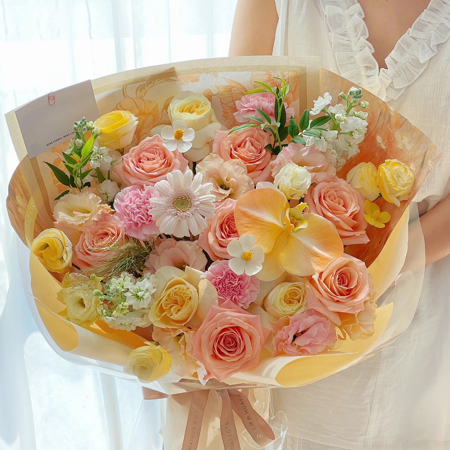 【梵谷金暉】朱小姐康乃馨奶油杯混搭鮮花束