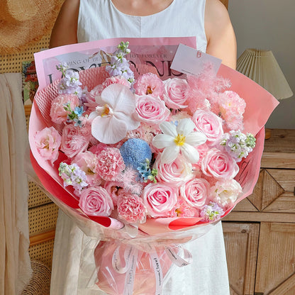 【晨曦絮語】粉雪山康乃馨鬱金香混搭鮮花束