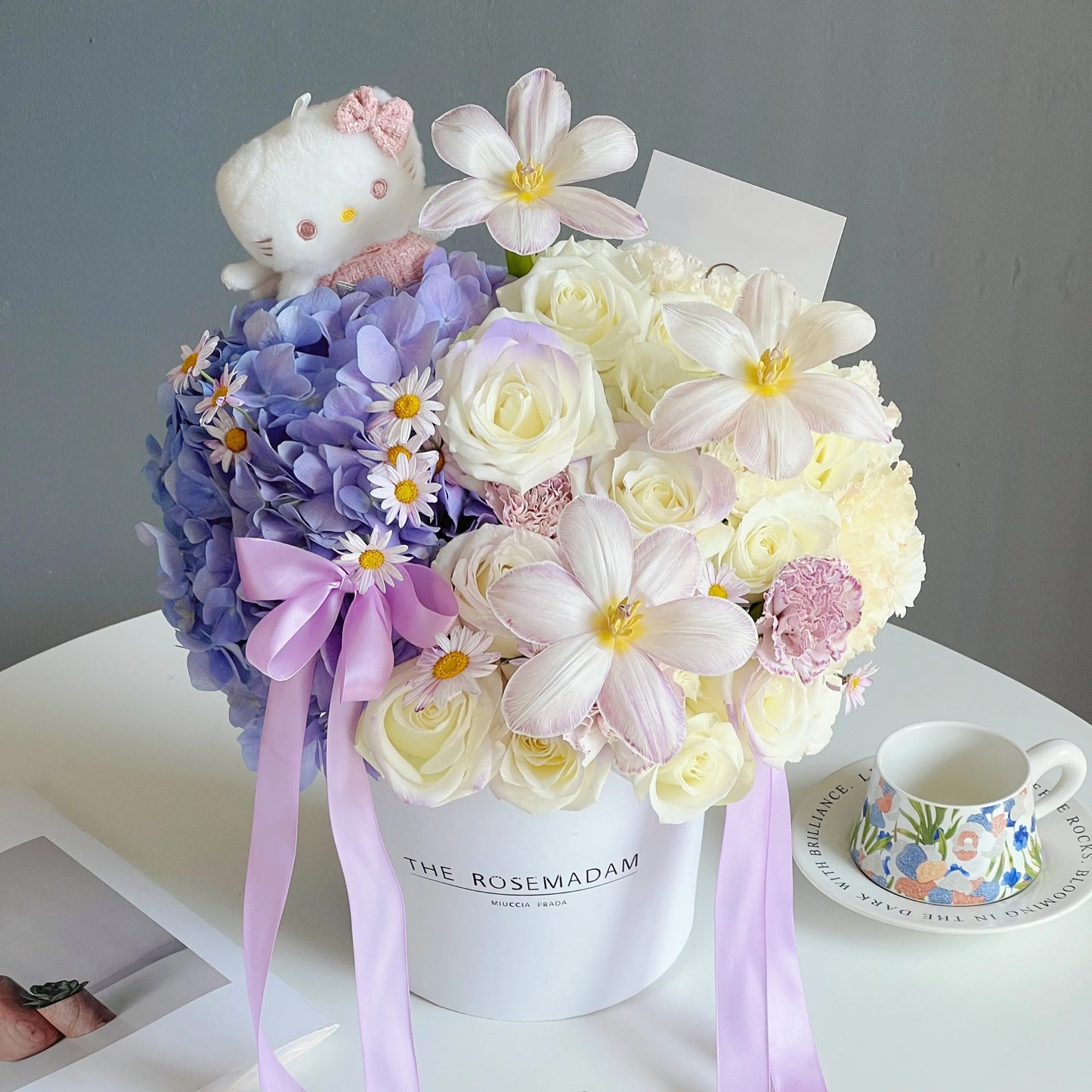 【憩花房】白玫瑰繡球鬱金香混搭鮮花桶