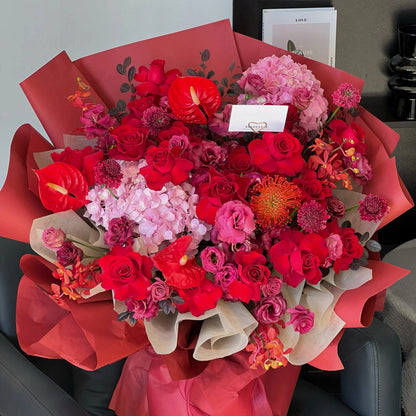 【姹紫嫣紅】紅玫瑰繡球紅掌混搭鮮花束