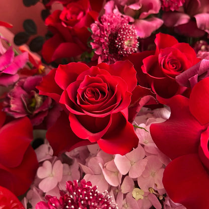 【姹紫嫣紅】紅玫瑰繡球紅掌混搭鮮花束