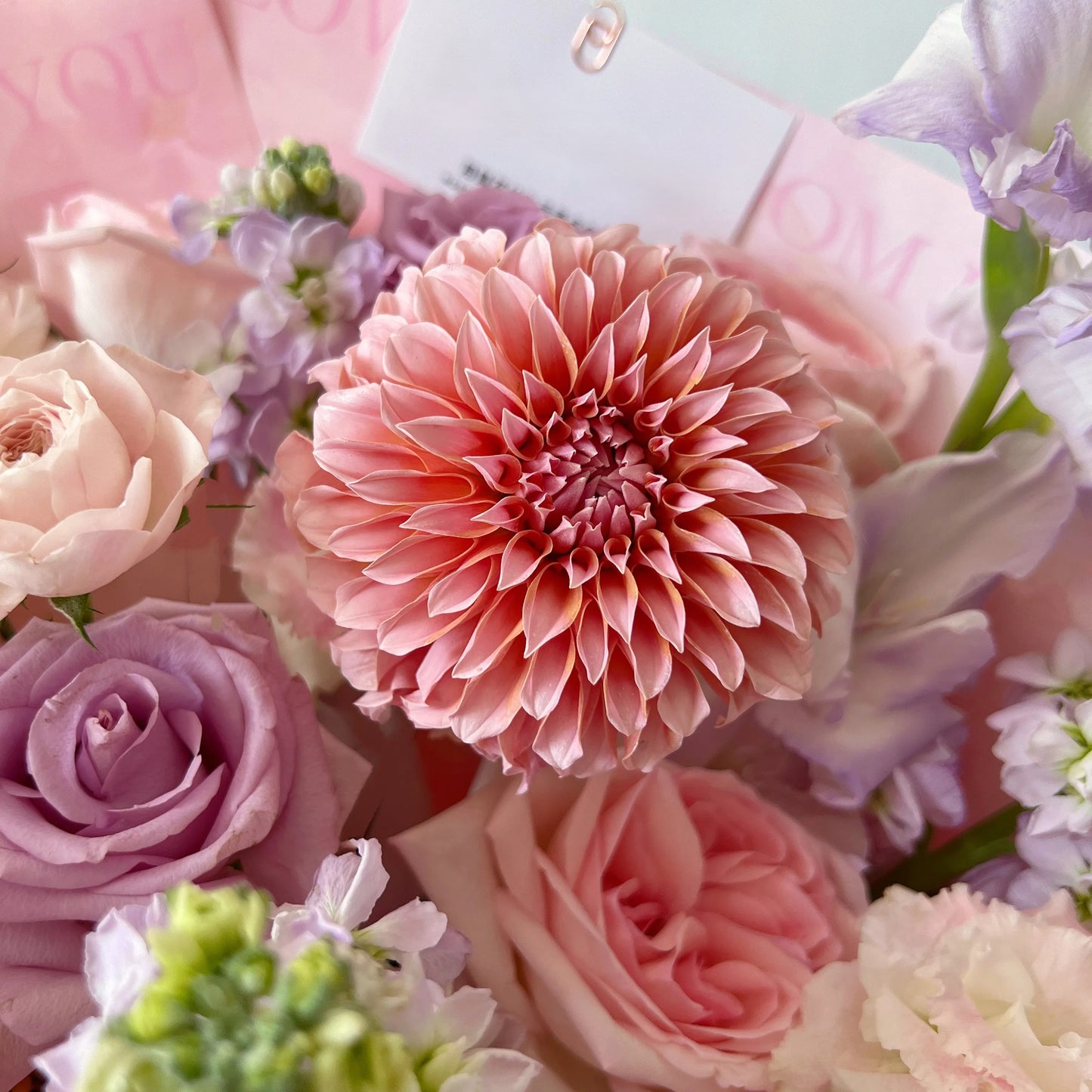 【雲端戀語】奶油桃子粉荔枝紫玫瑰混搭鮮花束