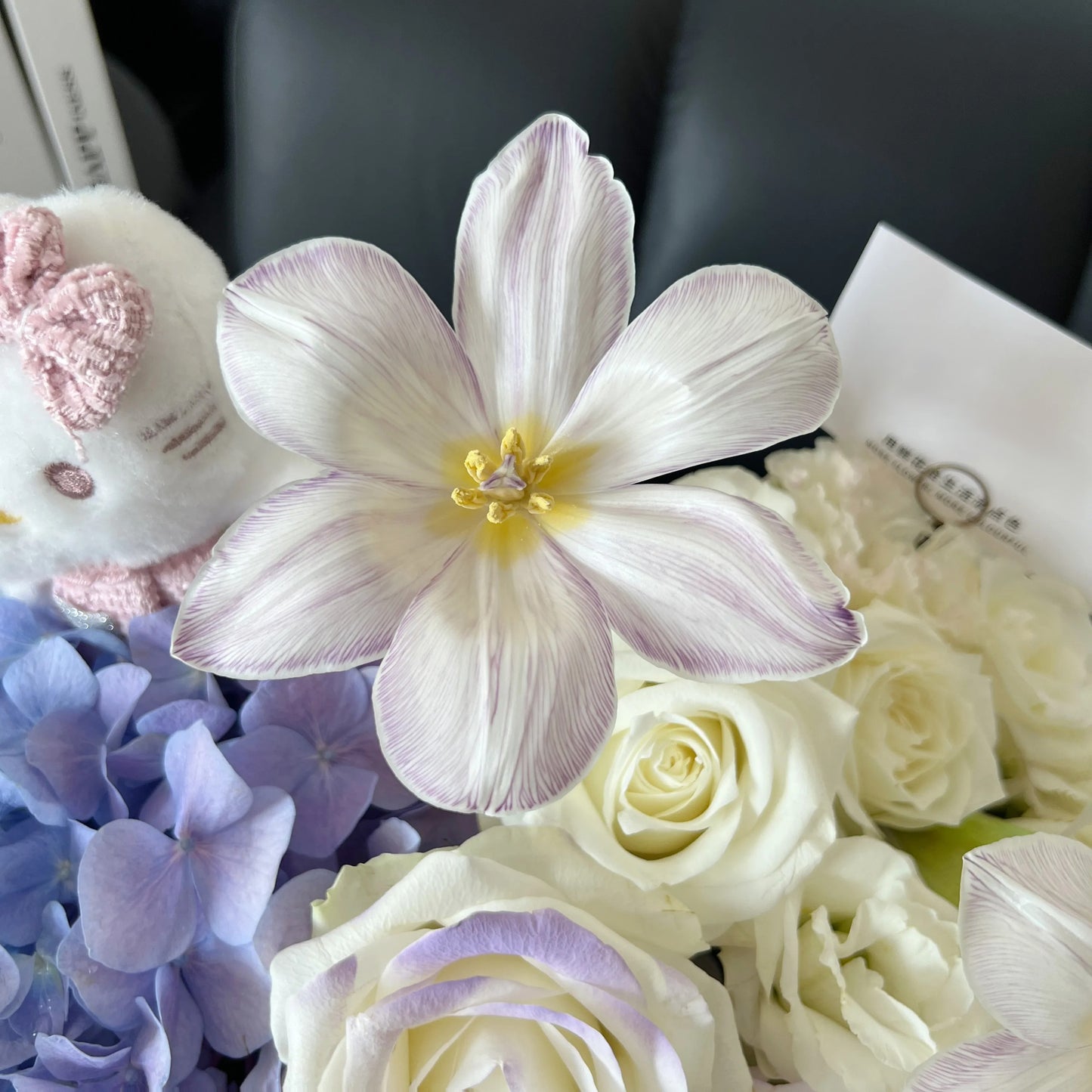 【憩花房】白玫瑰繡球鬱金香混搭鮮花桶